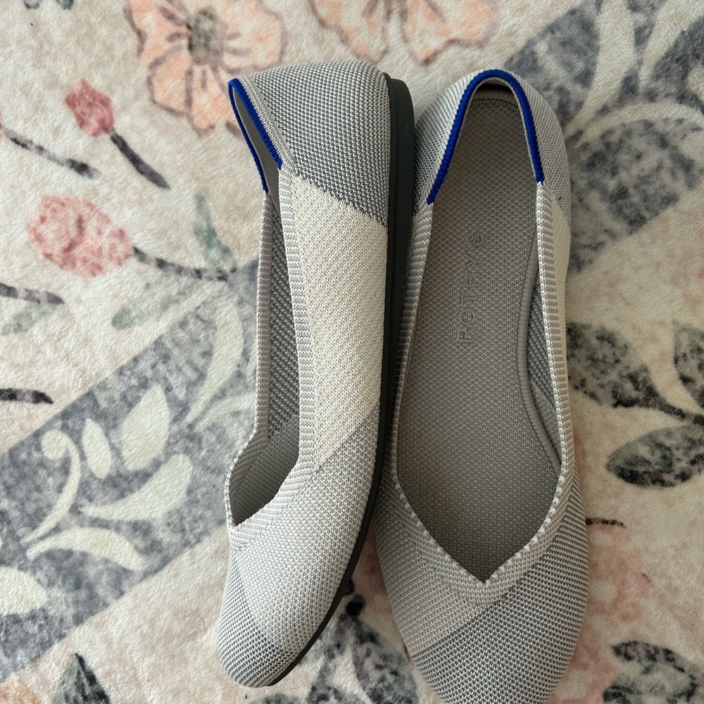 Rothy's 8.5 Two Tone flats in Neutral Cream & Light Gray - Picture 5 of 8
